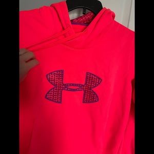 EUC Woman’s Under Armour sweatshirt size Large
